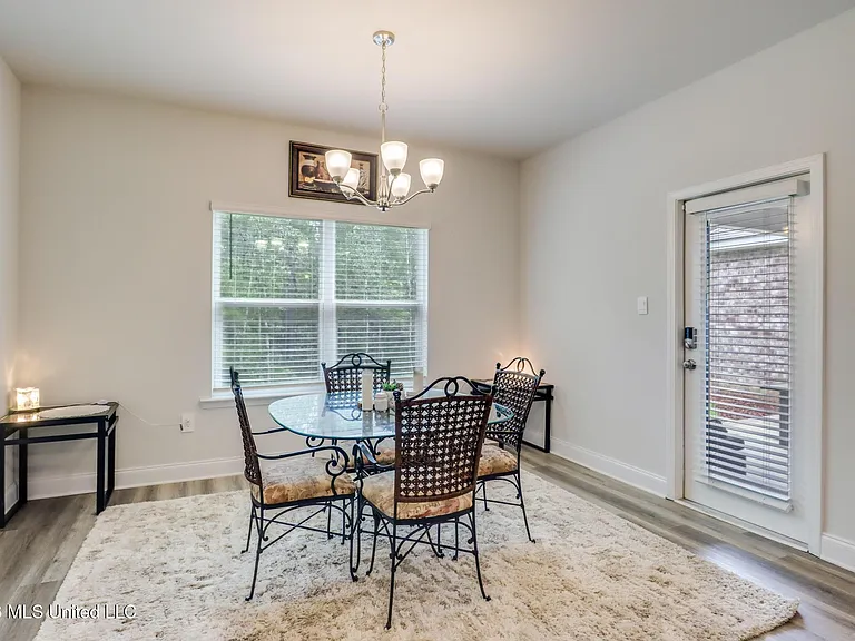 4937 Fern Dr — Photo 13