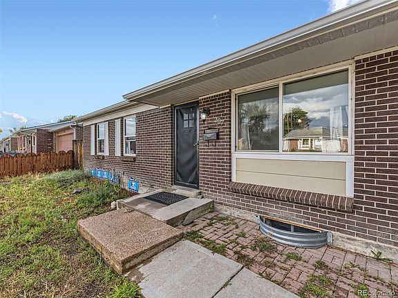 3rd image of 207 Balsam Avenue