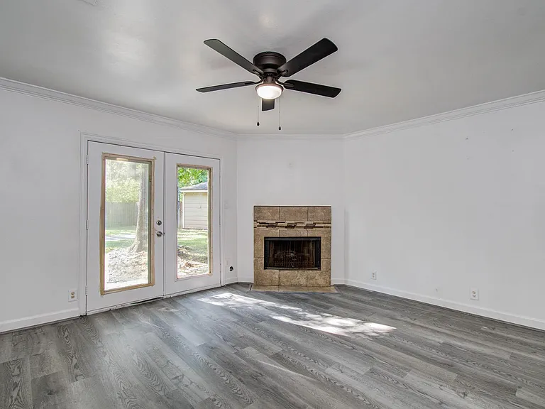 674 Ravensworth Dr — Photo 16