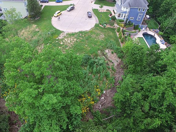4th image of 120 Hawthorne Ave