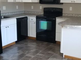 117 W Main St APT 9, Beulah, ND 58523