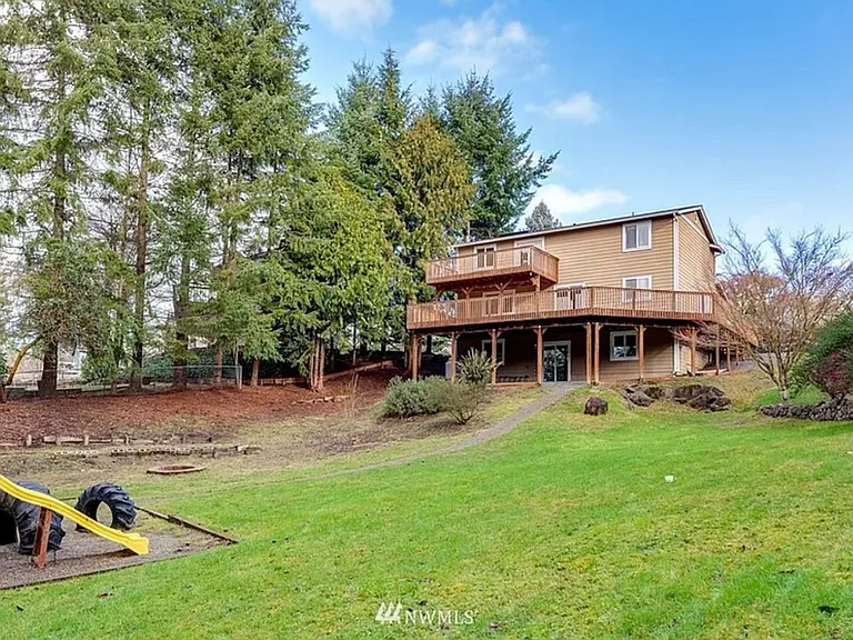 8661 Sungate Pl NE — Photo 1