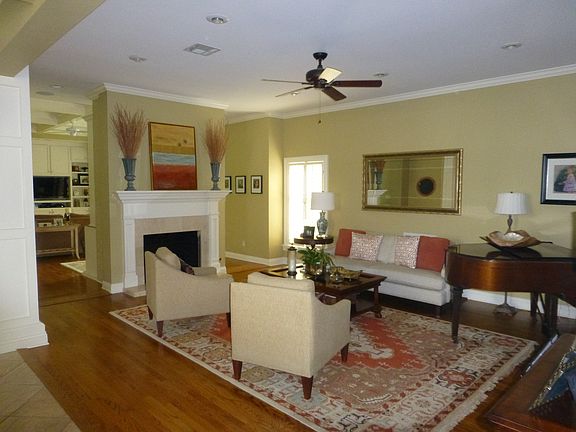 2nd image of 2711 Bocage Ln