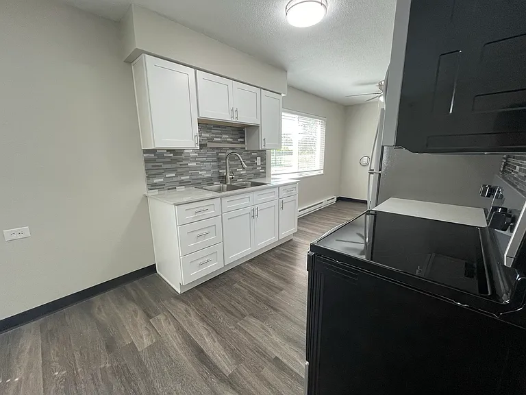 6110 Monroe St #9 — Photo 3