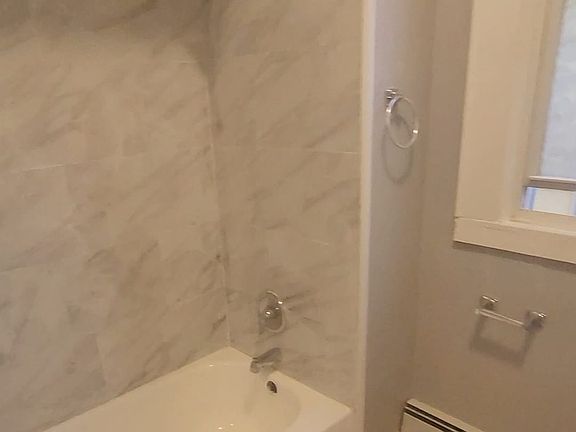 4th image of 168 N 15th St Floor 2