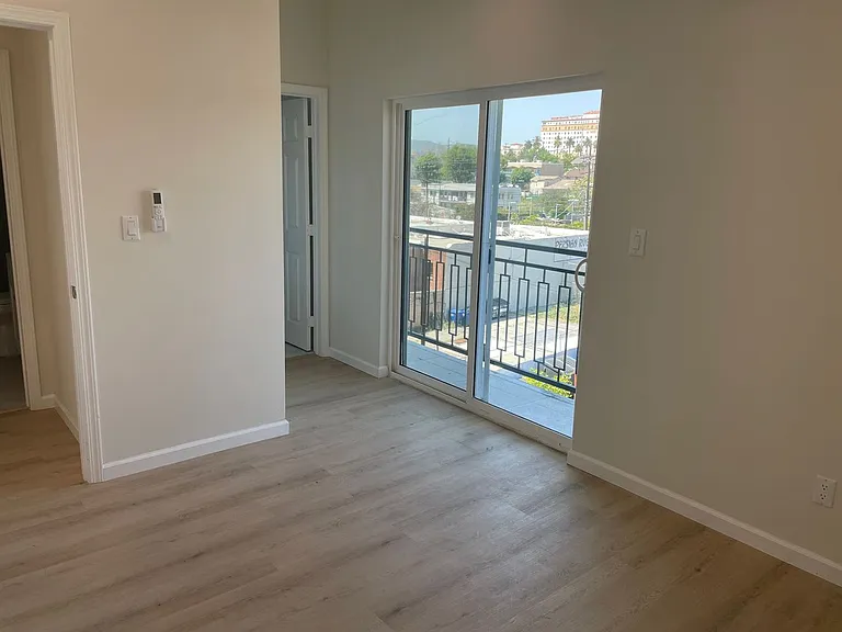317 1/2 N Alvarado St — Photo 18