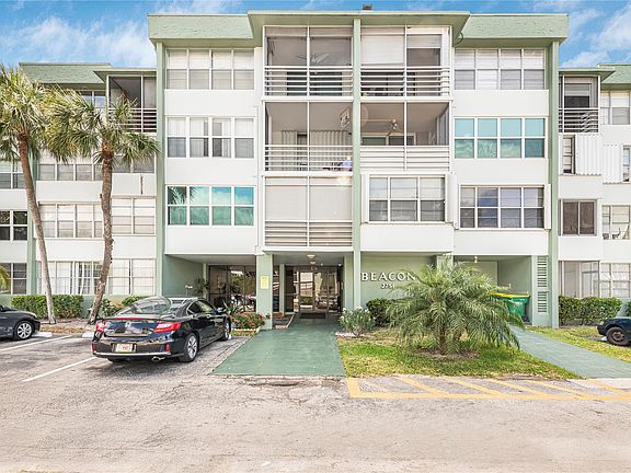 2nd image of 2751 Taft Street #201