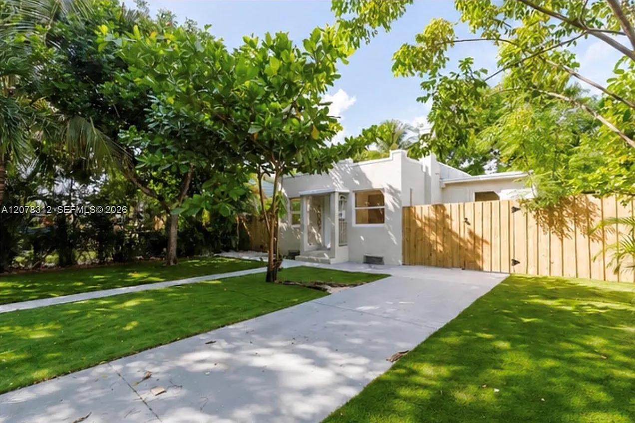 Sunkist Grove — Photo 1