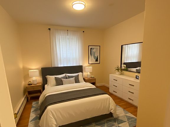 4th image of 144 Chelsea St APT 1R