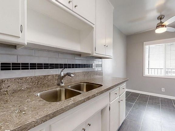 4th image of 1529 Granville Ave #8