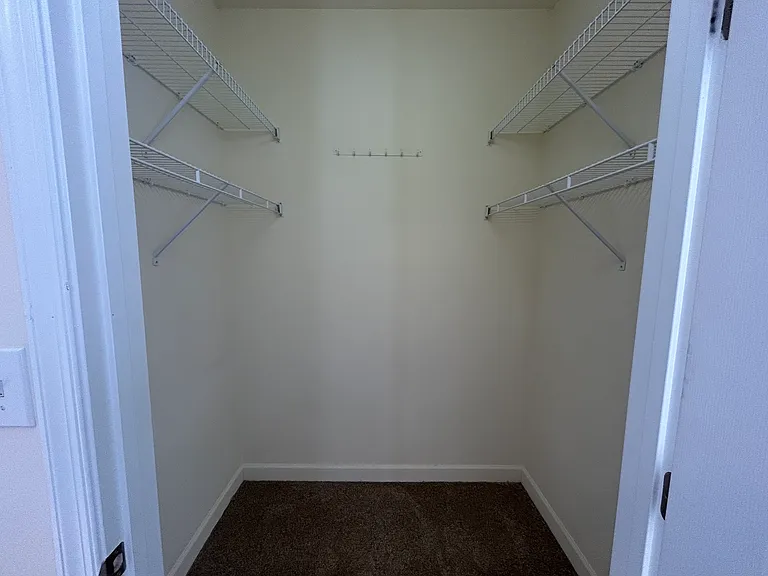 Kendall Square Apartments — Photo 36