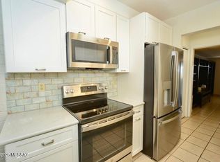 325 W Camino Del Sonador, Green Valley, AZ 85614