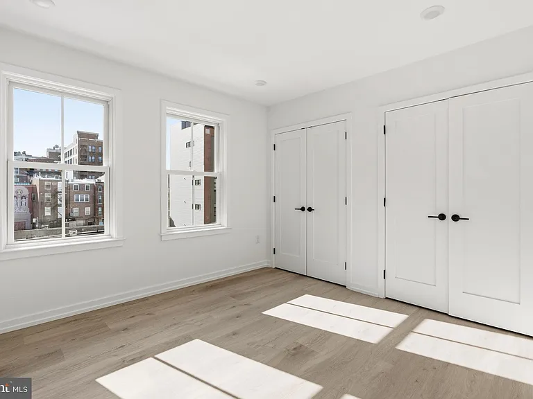 209 New St #2G — Photo 11