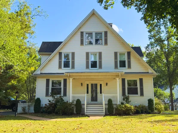 9310 Old Bonhomme Rd, Saint Louis, MO 63132