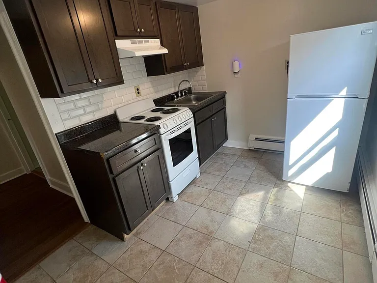 148 W Sylvania Ave #B — Photo 19