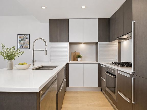 4th image of 288 W 1st Ave #705