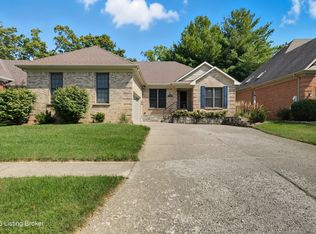 8406 Oxford Woods Ct, Lyndon, KY 40222