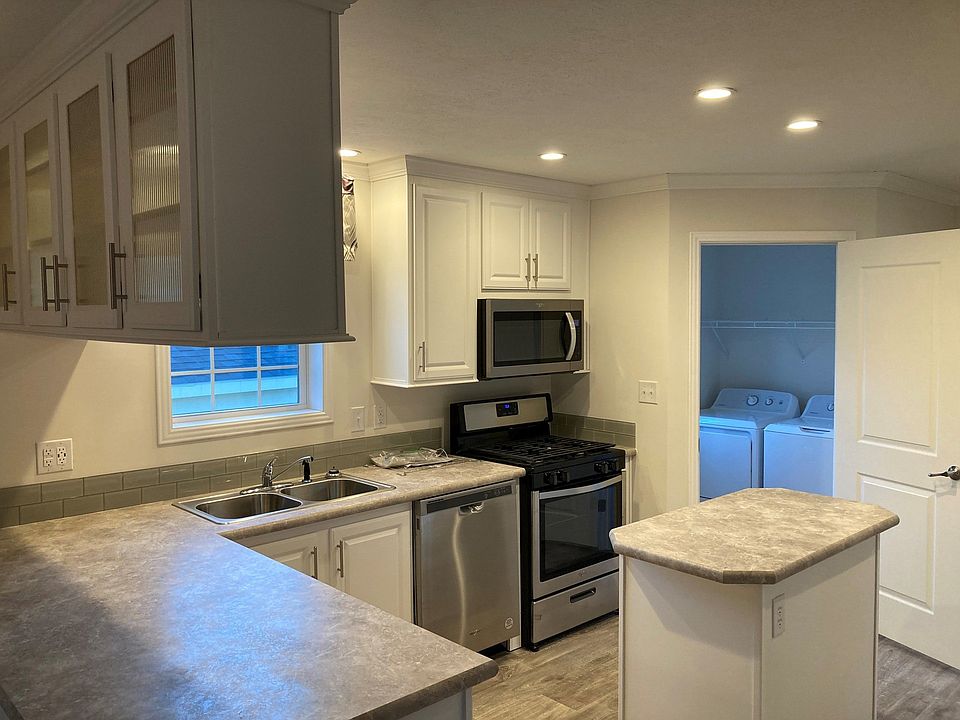 1st image of 979 Essex St Lot 98-074