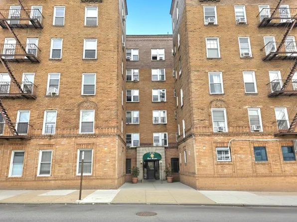 35-91 161, Flushing, NY 11358