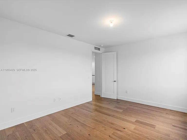 19701 NE 16th Pl — Photo 50