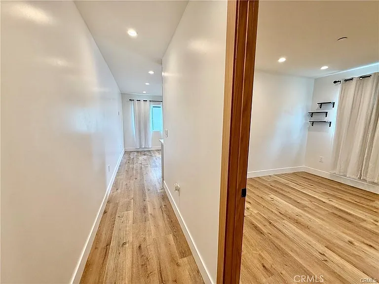 6902 Corbin Ave — Photo 7