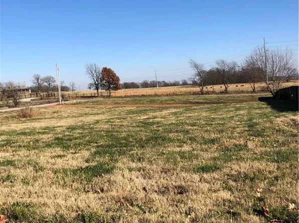 Ruth Ln, Bentonville, AR 72713