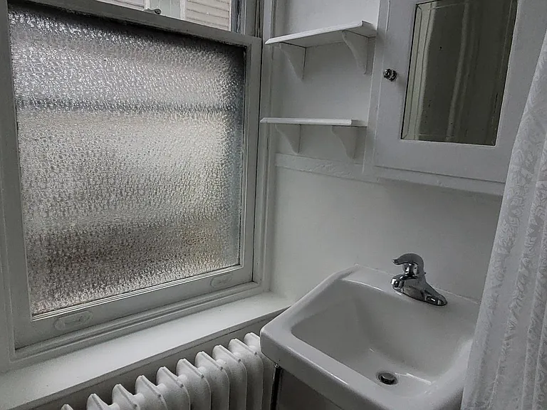 324 Spring St #1 — Photo 17