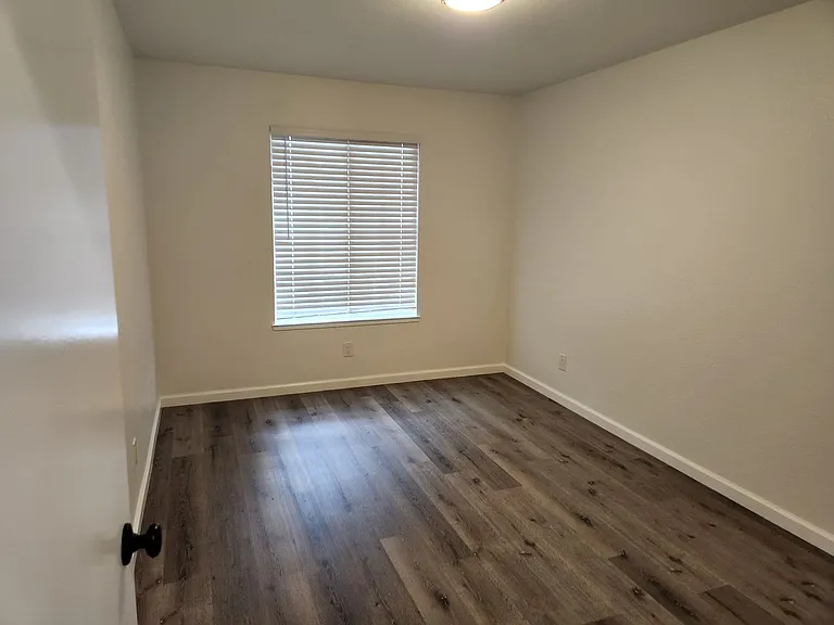 8121 Quartz Ln — Photo 9
