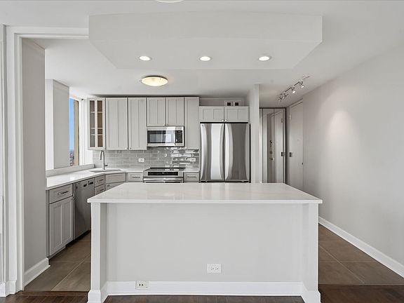 3rd image of 1660 N La Salle St #3501