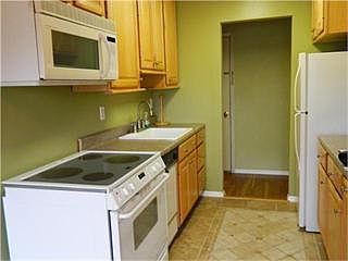 5th image of 40 Cedar Ln #A