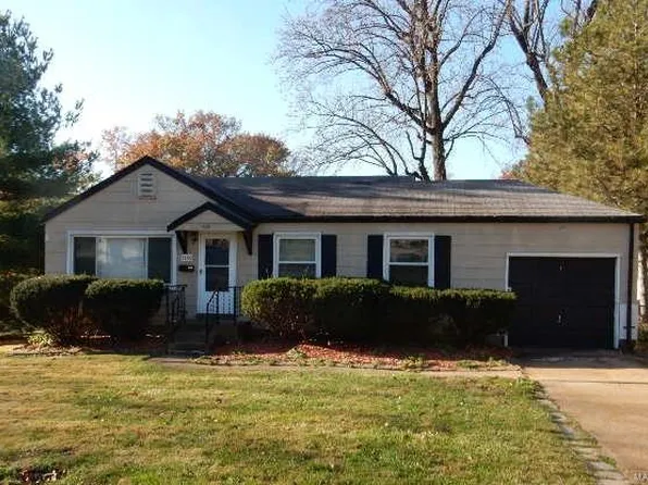 1100 Esquire Dr, Saint Louis, MO 63137