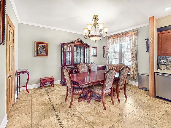4th image of 2582 48th St
