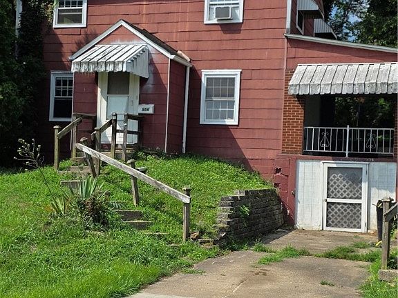 3rd image of 956 Jefferson Dr