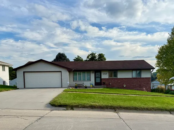1717 Avenue H, Wisner, NE 68791