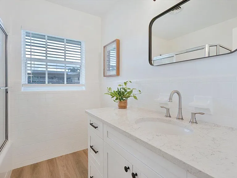 76 Fairview W — Photo 16