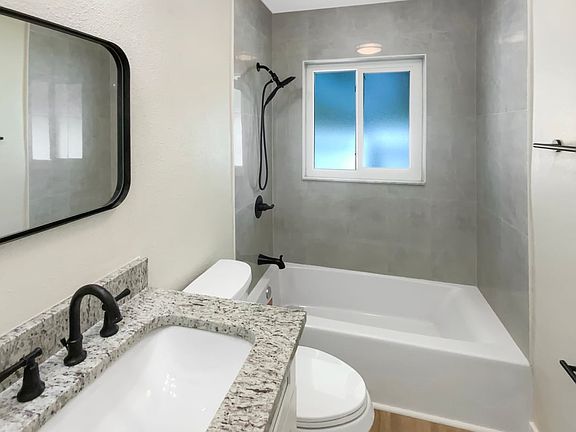 5th image of 945 Charlotte Ave #2
