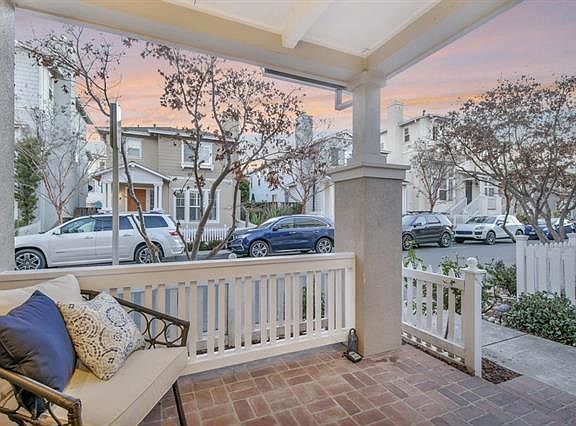 4th image of 31 Tapestry Ct