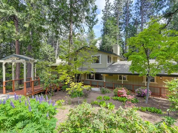 3918 Lava Ln, Pollock Pines, CA 95726