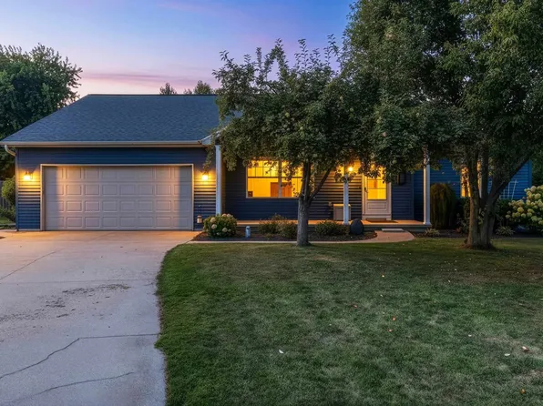 N1747 Hot Springs Ct, Greenville, WI 54942