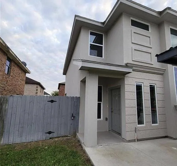 1207 Fig Ave #1 — Photo 2