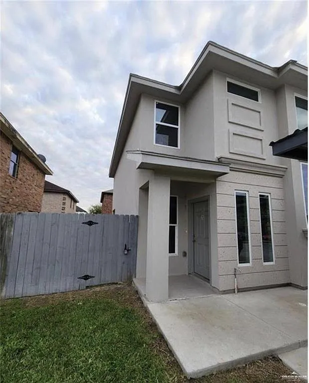 Building Photo - 1207 Fig Ave #1