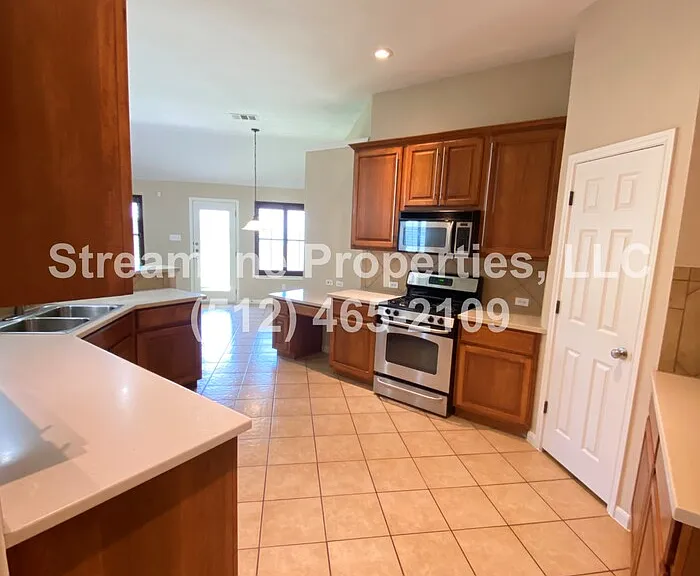 1013 Kensington Castle Trl — Photo 4
