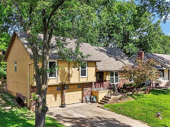 4th image of 509 NE Country Ln