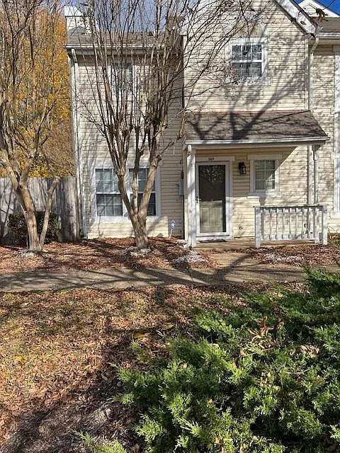 2 bed, 2.5 bath, 1400 sqft, $1,900 — Photo 1