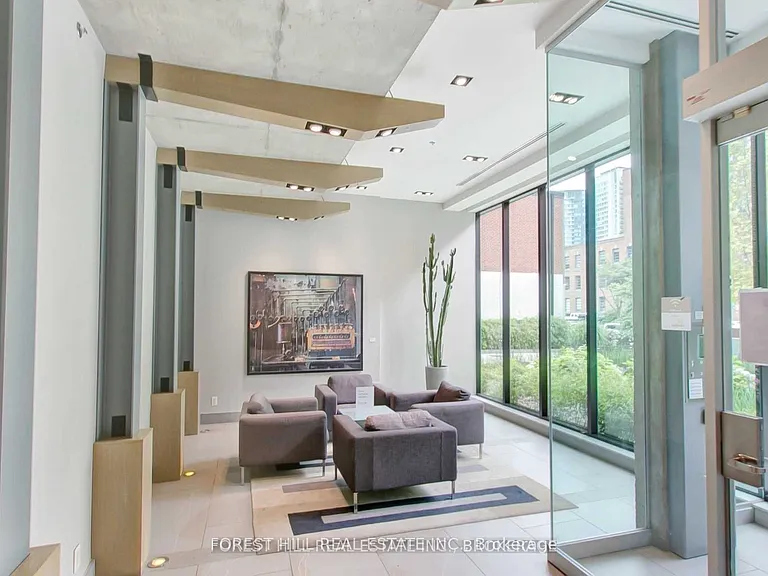 400 Wellington St W #312 — Photo 4