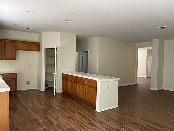 4th image of 14601 Phoenix St