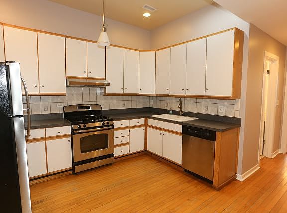 3rd image of 2202 W Belmont Ave #F4