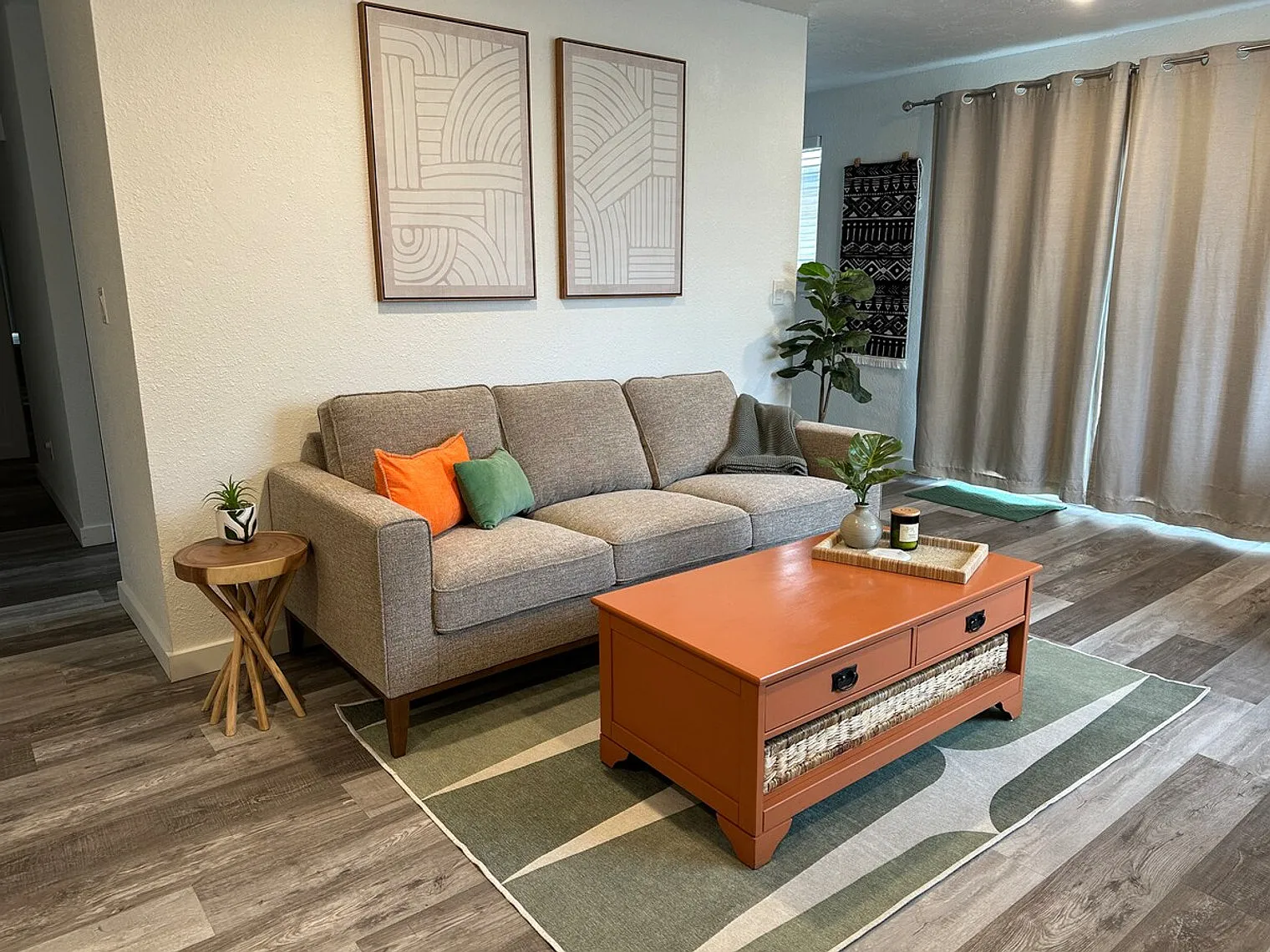 2 bed, 1.0 bath, 818 sqft, $3,816 — Photo 2