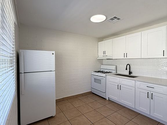 2nd image of 1402-1406 E Roosevelt St #1402-03