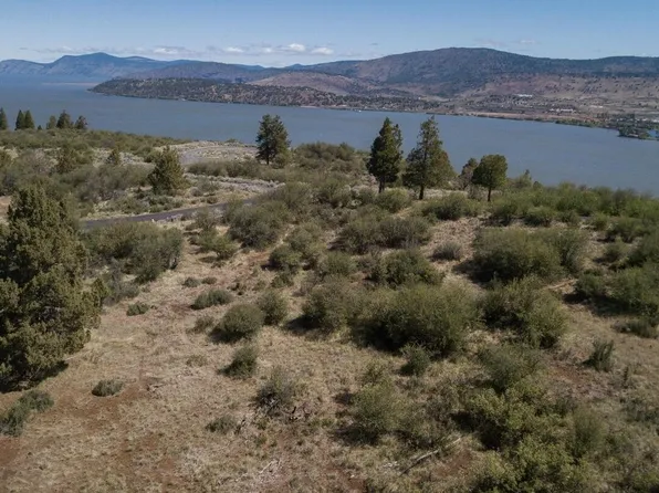 824 Bailey Mountain Dr, Klamath Falls, OR 97601